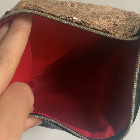 Gold sequin makeup bag - Picture 3 of 3